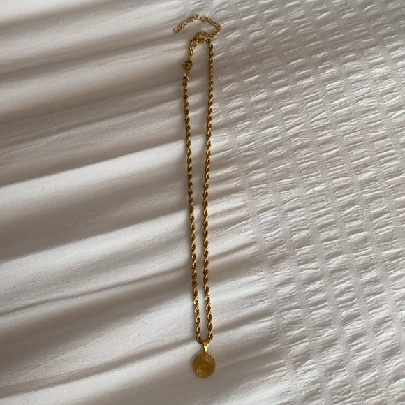 Slide jewels gold necklace with circle pendent - Picture 2 of 14